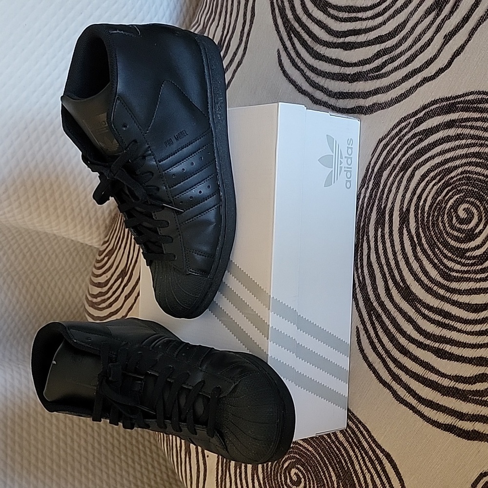 Men's Adidas Pro Model Size 9.5 Black color